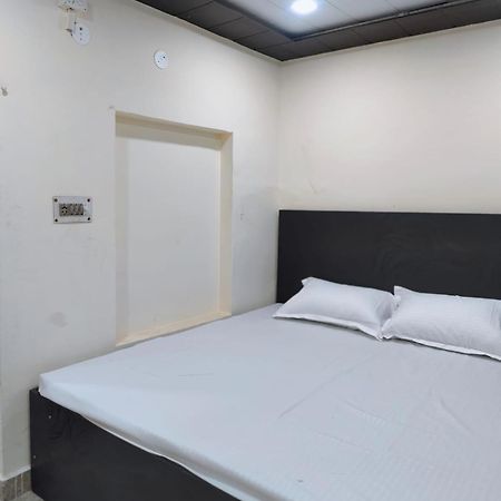 Hotel Crystal Dreams Матхура Екстер'єр фото